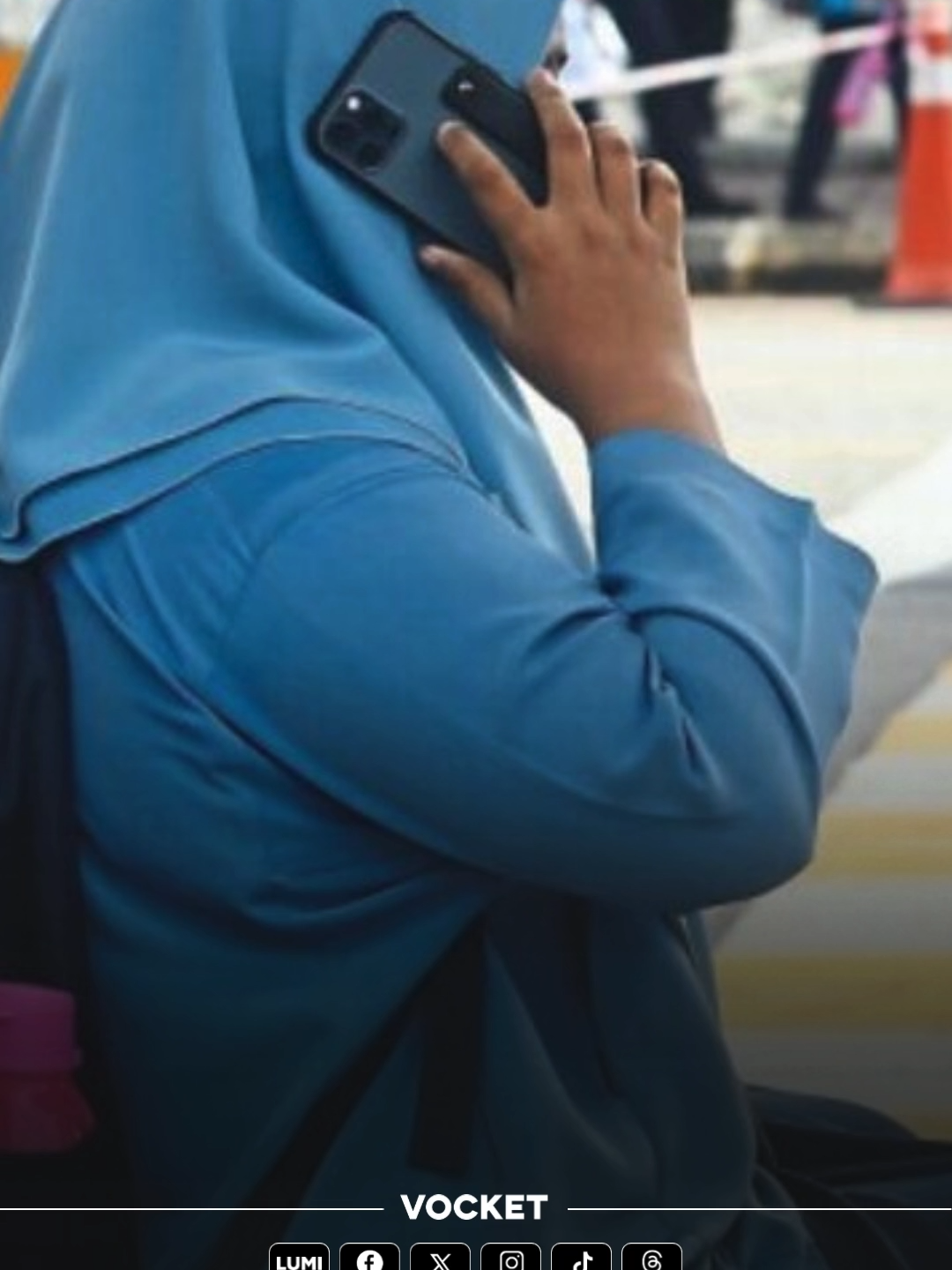 Perdana Menteri, Datuk Seri Anwar Ibrahim menyatakan Jemaah Menteri hari ini mencadangkan tiga langkah segera bagi menangani isu keselamatan di sekolah, termasuk kes buli dan jenayah melibatkan para pelajar yang semakin membimbangkan. Menurut beliau, tiga langkah tersebut adalah meningkatkan pemantauan keselamatan di sekolah, larangan penggunaan telefon pintar kepada pelajar berusia 16 tahun ke bawah serta penambahbaikan kandungan pendidikan yang menekankan nilai dan akhlak, petik Berita Harian. #pelajar #sekolah #fyp#vocket