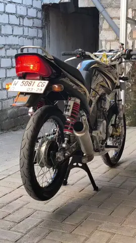 Ready Yamaha Scorpio Z Tahun 2009 surat Lengkap Hidup seri W Gresik ,Plat baru panjang sampai 2029 pajak baru , Mesin halus kelistrikan nyalah dobel jring Harga -12 juta , barang standar ada tersimpan rapi : -Velg ada 2 (Standar) ada  -Karburator ada 2 -Jagang 2 -Kenalpot 2 (Standar) ada -Sekok Tengah (standar) ada Barangkali di tukar sepeda lainnya juga boleh langsung admin di bio profil atas ☝️ #scorpio #Scorpioz #scorpioz225indonesia #scorpioz225 #fyp 