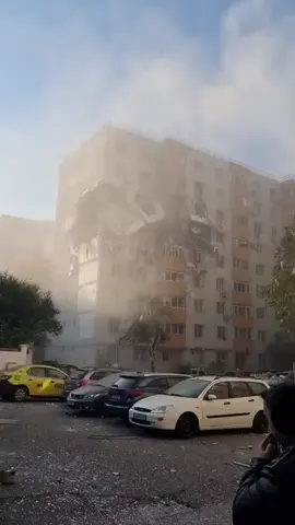 Primele imagini de după explozia din Rahova #explozie #rahova #bloc #tipacustirile 