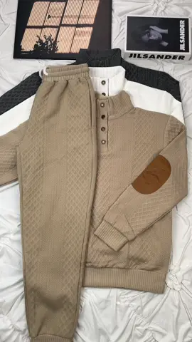 Cozy, clean, and incredibly comfortable 🍂🔥 This sweatsuit is seriously a must have!!  #fallaesthetic #2pieceset #joggerset #sweatshirt #texture #kneepads #sweatsuit #pants #joggerpants #falldealsforyou #spotlightfinds #tiktokshopblackfriday #tiktokshopcybermonday #winterfashion 