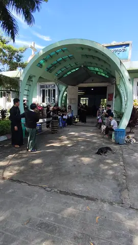 မွေးဖွားခြင်း နဲ့ သေဆုံးခြင်း ကြားမှာ  ရှင်သန်နေတဲ့ ဘဝတစ်ခု တည်ရှိနေတယ်။  လူတိုင်းကတော့ မွေးဖွားခြင်းကို ဖြတ်သန်းခဲ့ပြီးပြီ။ သေဆုံးခြင်းမလာခင်လေး ရှင်သန်ခွင့်ရတဲ့အချိန်မှာ ဘာကြောင့်များ ပူလောင်စေတဲ့အရာတွေကိုလုပ်နေမှာလဲ။ အေးချမ်း​​ခြင်း အစစ်အမှန်ကို လူသားတိုင်း ခံစားနိုင်ကြပါစေ။ #ပေါက်လောက် #မွေးဖွားခြင်း #သေဆုံးခြင်း #ခရစ်ယာန် 