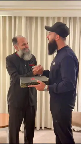 Feeling thankful today 💫 Big thanks to Uncle Arshad, the amazing Head Chef at Karachi Marriott Hotel, for the lovely gift! 🎁 You’re such a kind and generous person — truly appreciate it! 🙏❤️ #viralvideo #KarachiMarriott #thankyou #fyp #FRKRECORDS 