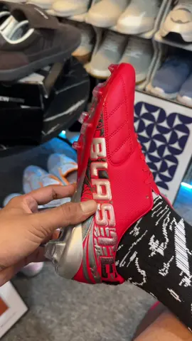 Menyala banget 🔥 sepatu bola dari blaster lokal brand #sepatubola #sepatubolaoriginal 