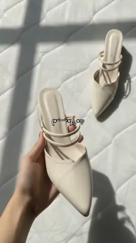 Langkah kecil, gaya besar. Simpel, elegan🤍😎 #sandalwanita #sandalhaktahuwanita #sandalcantik #fypage 