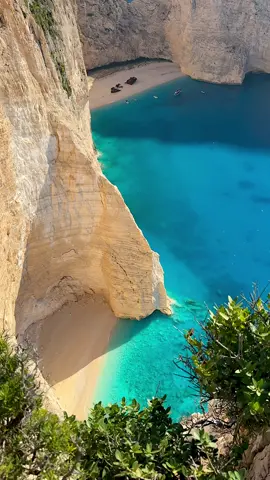 Tag a friend who needs to go to this beach with you 🇬🇷  📍 Shipwreck beach - Zakynthos Greece  Dive into the crystal-clear waters of Zakynthos and discover the iconic Shipwreck Beach — where turquoise waves meet dramatic cliffs. Pure paradise 🌊  One of the best beaches I’ve seen. Incredible!  #Zakynthos #greece #ocean 