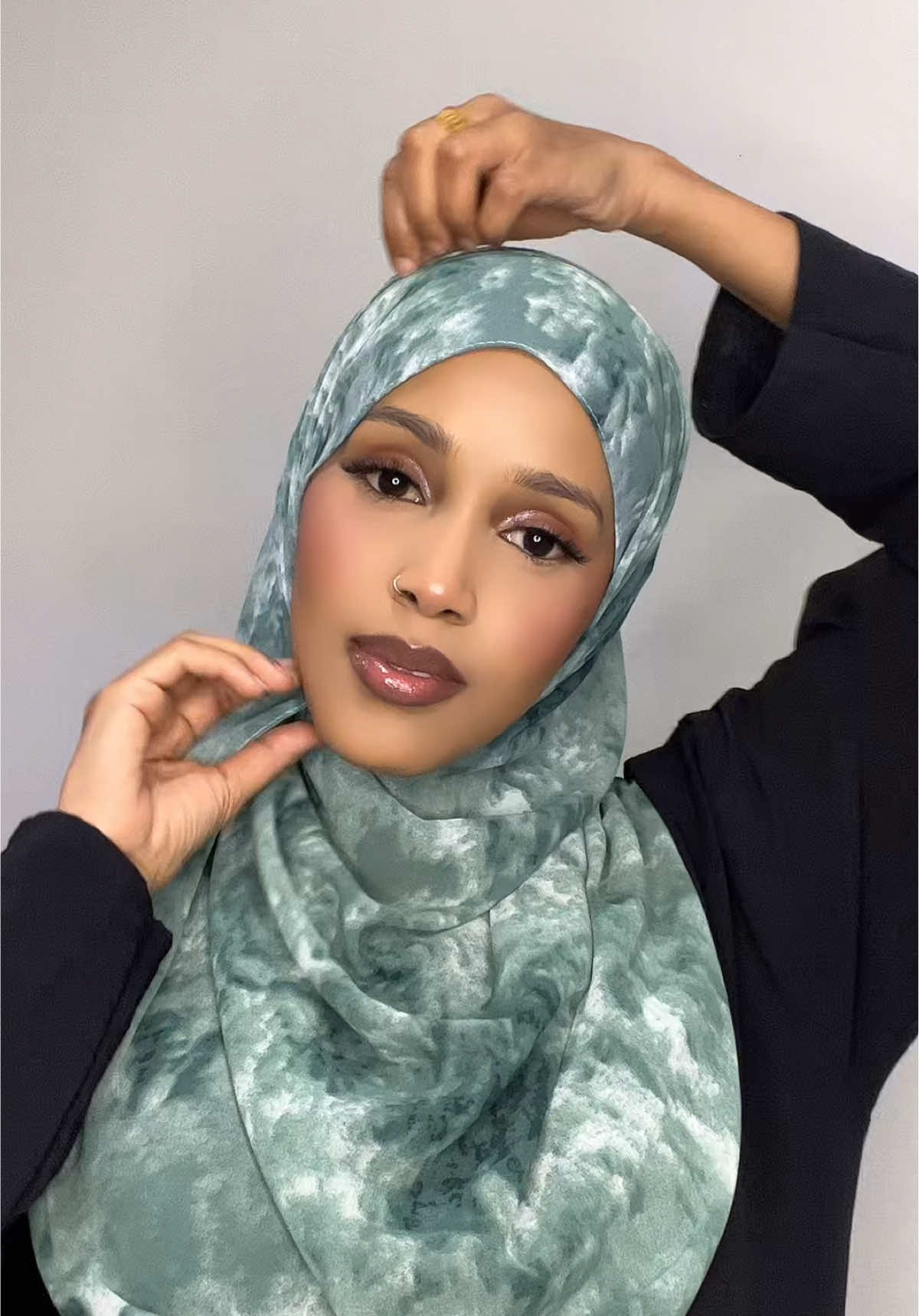 Obsessed with this look ✨  @Huda Beauty @Too Faced @maccosmetics @ONE SIZE BEAUTY @L’Oréal Paris @Fenty Beauty @rhode skin  #fyp #somalitiktok #makeup #hijabi #grwm 