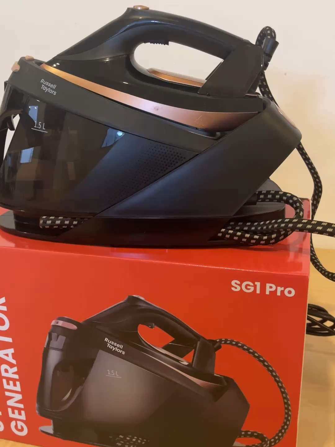 Anti burn Steam Iron dari Russell Taylors memang Padu Guys!!!!#steam iron besar #appliancesforeveryhome #justforyou #russelltaylors #russelltaylorsmalaysia #fyp