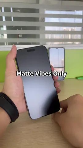 I can’t believe how much better my phone feels after using this matte protector#ScreenProtector #MatteScreenProtector #Matte #iphone17promax #TikTokMademebuyit 