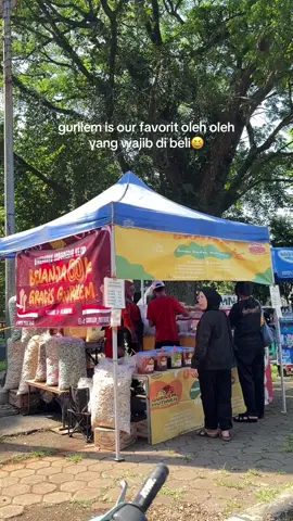 wajib hukumnya klo ke bandung beli ini buat oleh oleh di rumah😆💗 #gurilem #jajanantiktok #jajananbandung #jajananviral 