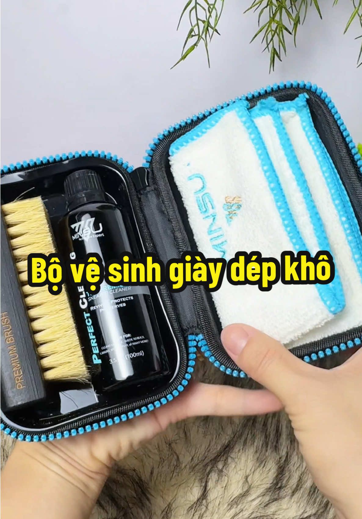 ✅Bôi kit vệ sinh giày dép khô, ko cần nước không cần xà phòng nha 👍👍#metuyetreview #minsu #bovesinhdanang #chagiaydep #dogiadung 