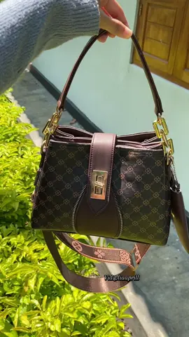 Look mewah harga muwrah🤎 #taswanita #tasmurah #tasselempangwanita #taskekinian 