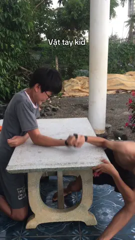 Kid armwrestling 😂#xuhuong #kid #viral #vattay #armwrestling 