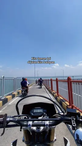 Gak heran klo cepet sampek🤣 #crf #supermotoindonesia #suramadu #madurapride #masukberandafyp 