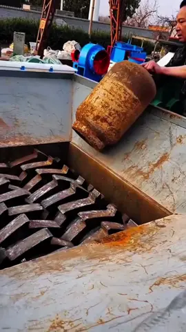 #shredder  #crusher  #machine  #safed  #doubleshaftshredder 