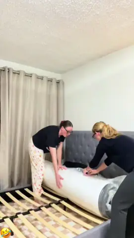 Mattress removal failure.#tiktok #funny #usa🇺🇸 #fail #fyp #funnyvideos 