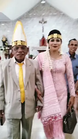 16 tahun jadi parsalon,,baru ini merias pengantin lansia😃🙏,, defenisi marrokkap dung matua😃😃 #menyalatulang🔥🔥# #weddyngparty #