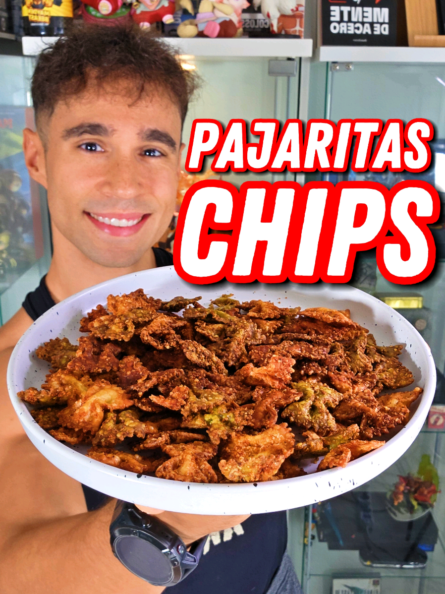 ¿Te encantan los snacks pero no te quieres pasar de comida ultraprocesada y de calorías? Pues prueba estos snack crujientes saludables hechos con pasta de pajaritas 🔴 -10% y regalos en toda la web de Prozis con mi cod: mayden 🔥Potencia tus entrenamientos con MAYDEN BEEAST🍯 Link en el Perfil Ingredientes ●100g de pasta ●10g queso parmesano rallado ●AOVE en spray (Yo uso el de Prozis) ●Sal ●Orégano ●Pimentón picante o dulce ●Ajo y cebolla en polvo 🔥Pasos ●Cuece y escurre las pasta y sécalos con papel absorbente ●Añade un poco de aceite con las especias y mézclalo todo bien ●Mételo al airfryer 20 minutos a 180º ●Sacúdelo cada 5 minutos ●¡Y A DISFRUTAR! 🔴¡ATENCIÓN!🔴 Si quieres hacerlos aún más saludables, te recomiendo que uses pasta integral o espirales de lenteja roja, ya que de esta forma aumentarás la cantidad de fibra, lo que te aportará una mayor saciedad y evitarás comer de más. 🧐 Información nutricional 445kcal Proteína 17g Carbohidratos 72g Fibra 3,5g Grasas 9g #recetasfaciles #recetassaludables #recetasrapidas 