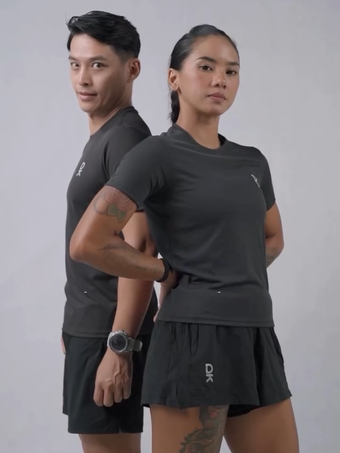 Duraking Velora Recycle, jersey dengan perpaduan performa, gaya, dan kepedulian lingkungan. 90% recycled polyester bikin limbah plastik punya kehidupan baru. 10% elastomultiester bikin fleksibilitas tanpa batas. Hasilnya? Jersey ringan, breathable, dan quick dry untuk setiap runner. Get your Velora Recycle today & feel the difference. #Duraking #recycled #gogreen #bajuolahraga #jerseylari