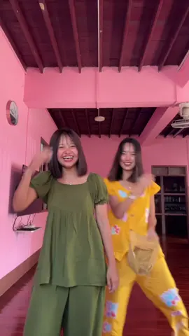 သူငယ်ချင်းအရိုင်းစိုင်းလေးရထားတဲ့မိမိ😂@Hnin Phyu Sin #fypシ゚viral #fyppppppppppppppppppppppp #foryoupage #fy #funny 