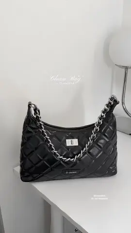 classy quilted chain bag 💭🖤✨ #chainbag #quiltedbag #classybag #shoulderbag #oowinkk 