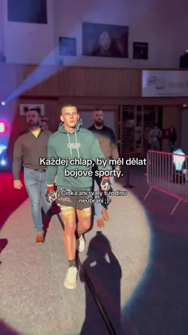 Názor 10/10 #protebe #foryoupagе #fyp #fighter 