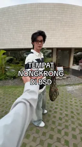 Ada yang pernah cobain kesini? sayang nya tutup sampe jam 7pm wkwk, tapi rekomen buat vibing dan foto foto, tapi untung gue bawa loxus haha bisa bersihin sepatu sebelum foto😌 #bsd #coffeeshop #kuliner #tempatnongkrong #videolebihpanjang 