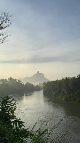 Iconik kota Lahat, tiap hari lwat stiap brngkat kerja. Tp krna pagi ini pemandanganya lg cantikah, sengaja stop buat ngerekam 😄 .#lahat #bukittelunjuk #fyp #dusunlaman #pemandangan 