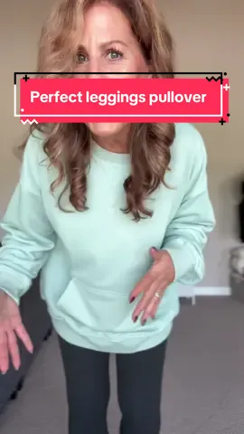 This cozy pullover has a roomy fit in your true size. There’s so many colors available too! @UEU #pullover #sweatshirt #crewneck #oversizedsweatshirt #ueu  