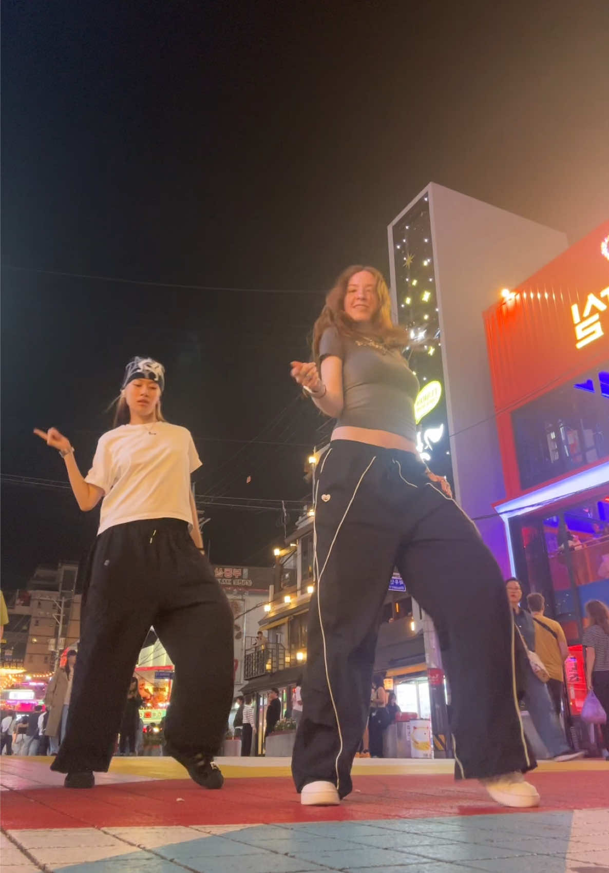 still dancing in hongdae w @Kim Alina  dc @TYLA  #dancinginpublic #onedance #hongdae #dancetrend #viral 