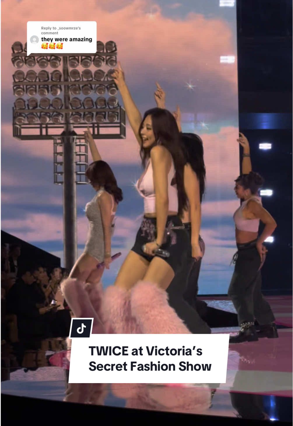 Replying to @_soowmrze so good we had to share it TWICE 🩷🪽 #twice #twice_tiktok_official #MEplusYOU #TWICE_10th_Anniversary #vsfashionshow 