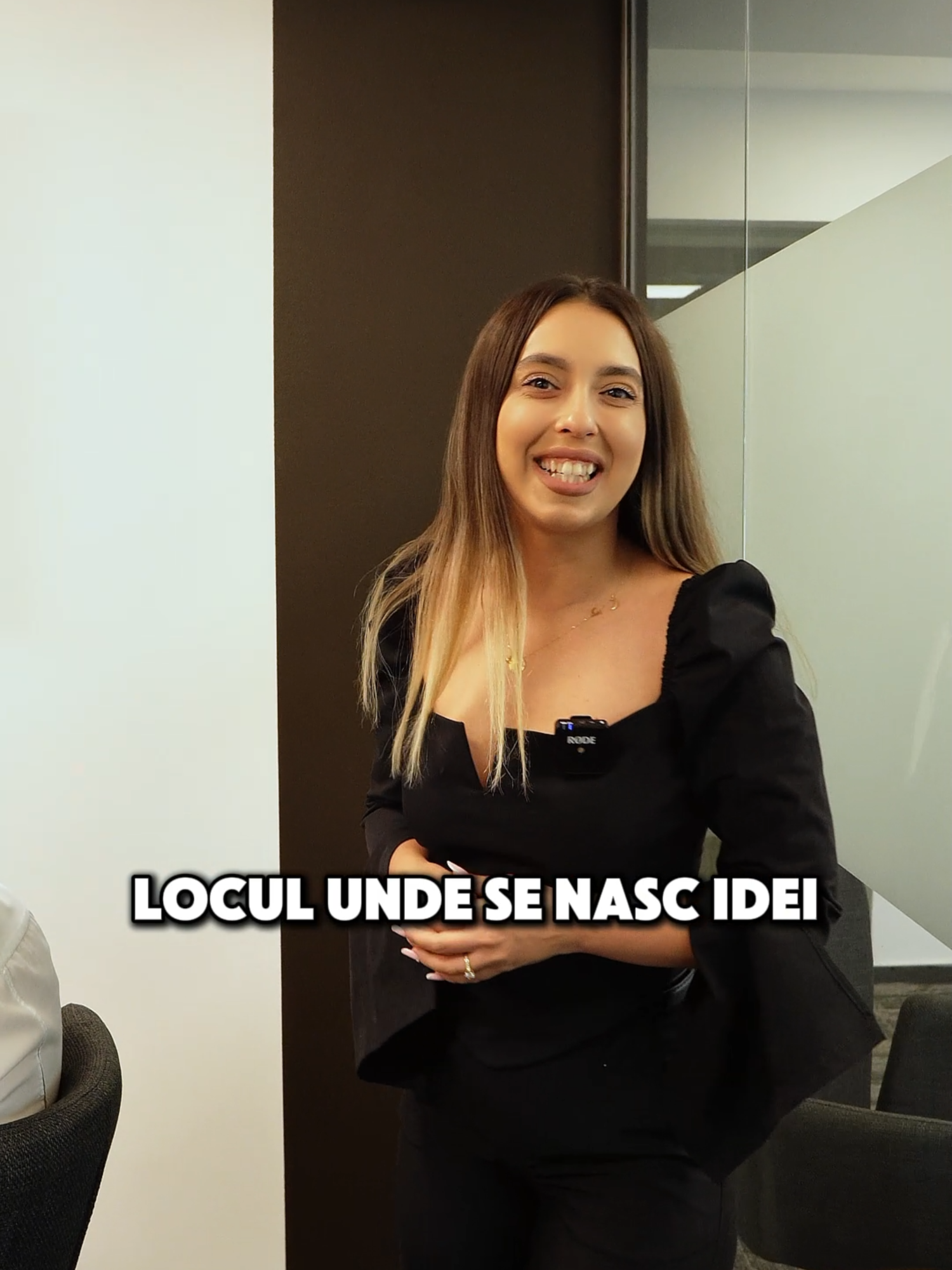In spatele celor 13 saloane El Studio din Bucuresti exista o echipa care gandeste, creeaza si transforma ideile in experiente pentru tine. Aici, in biroul El Studio, iau nastere conceptele de campanii, sedintele de brainstorming, strategiile de dezvoltare si selectia produselor profesionale pe care le regasesti si in salon, si in shopul online. Totul pentru ca fiecare vizita sa insemne mai mult decat un simplu serviciu – o experienta completa, de la primul contact pana la ingrijirea de acasa. #ElStudio #fyp #ElStudioTeam #BehindTheScenes #BeautyExperts #HairSkinNails #ElStudioShop #Bucuresti