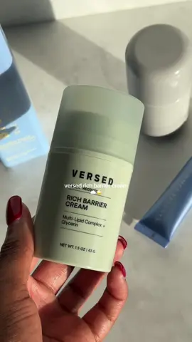 @Versed Skin you’ve got a hit on your hands with this one 🌟 high end feel at an affordable price point  #affordableskincare #glowyskin #skincareproducts #skintok 