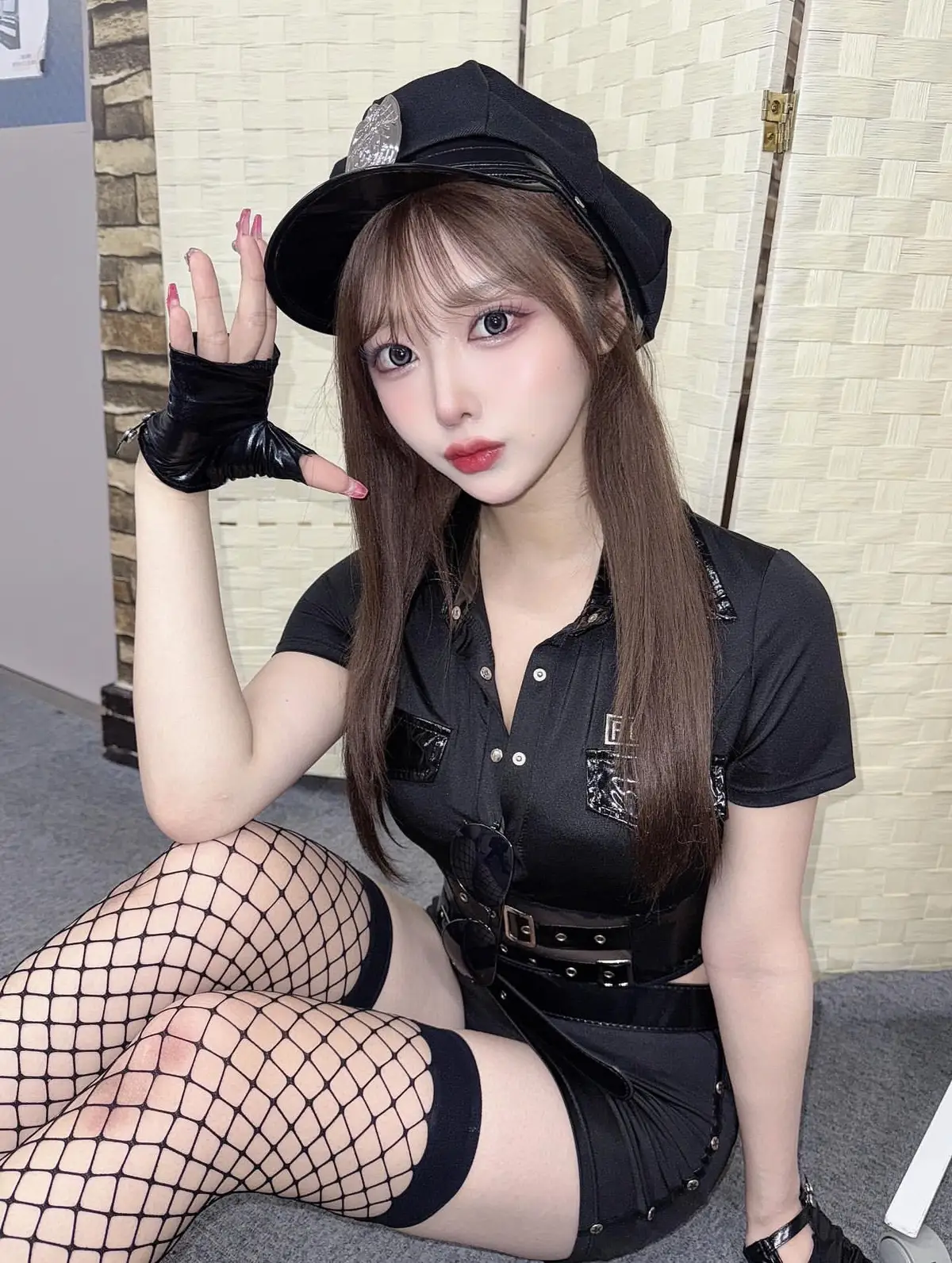 全身黒っぽいコーデで、帽子と手袋の組み合わせで、クールな感じがすぐいっぱい～ こんなカッコよくて綺麗なスタイルがすごく好きで、簡単に全場を魅了できる✨ # 黒っぽいコーデ #クールなスタイル #カッコよくて綺麗 #ファッションで魅了 #スタイル共有