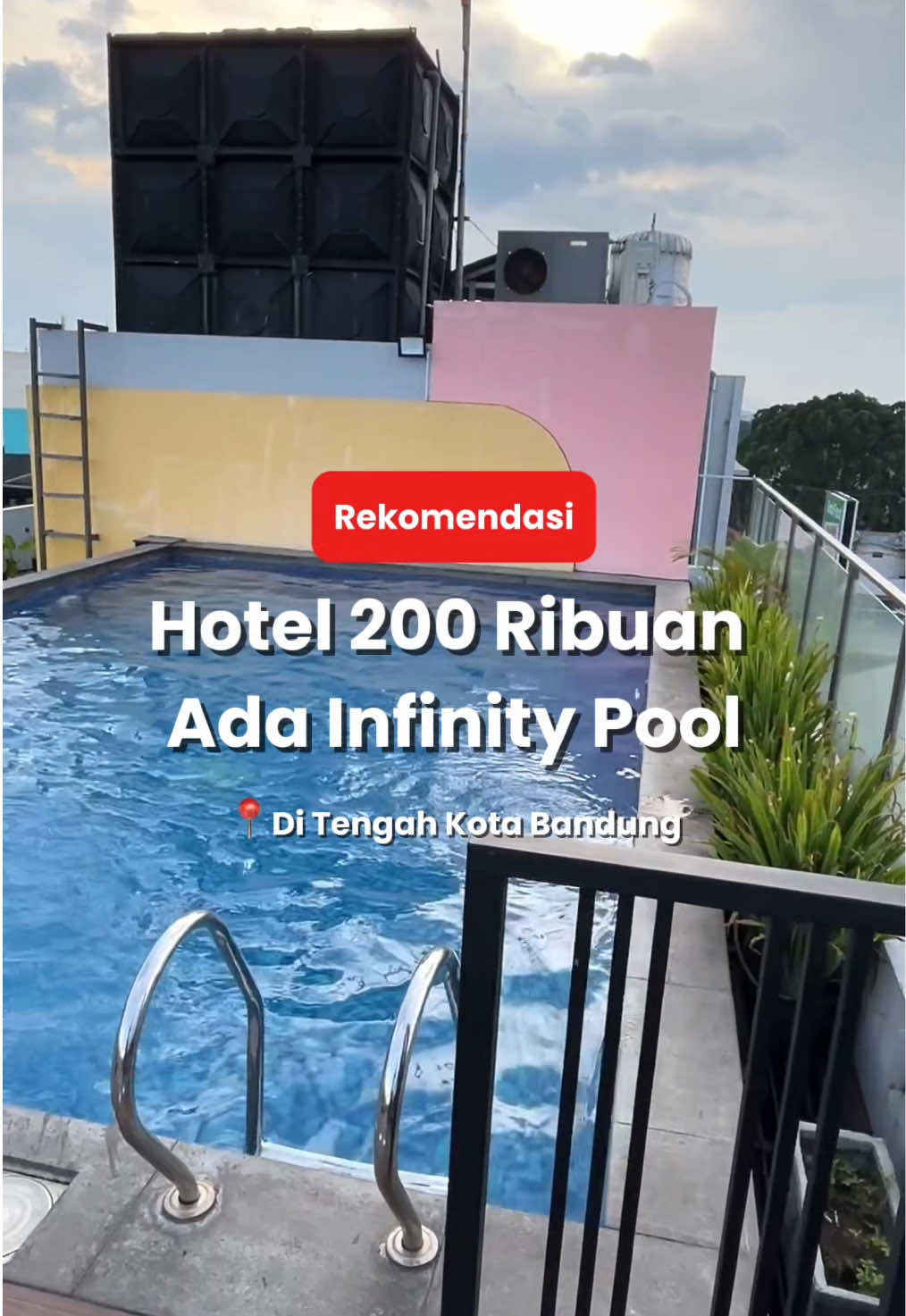 Emang ada Hotel 200Ribuan udah ada Infinity Pool nya?? 🧐Ada Dong! untung aku Pake App RedDoorz, Aplikasi Booking Hotel lengkap dan Bikin staycation Makin Hemat.. Cuma tinggal masukin kode voucher “YUKNGINEP” aja. Yuk Download App RedDoorz Sekarang 😍  #BerkeSANS #RedTRavelers #RedDoorz #bukasemuapintu  #reddoorzid 