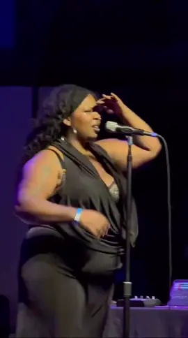 a mile a way live in dc i love y’all so much. one more show with ravyn at 9:30 on saturday 🖤🖤🖤 #OnTour #tour #keiyaa #ravynlenae 