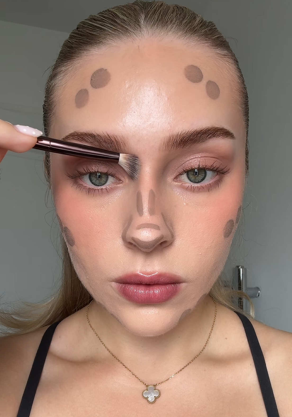 ad the perfect cool toned contour!  ✨ i absolutely love this formula, it blends like butter & shade range is amazinggg!! @SHEGLAM 