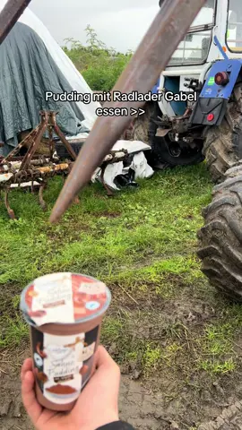 Ich kann meinen Pudding auch mit der Gabel essen 🙌🏻 #osten #pudding #viral #fyp #radlader @Ostblech_pfuscher @Elena (Bütty) 