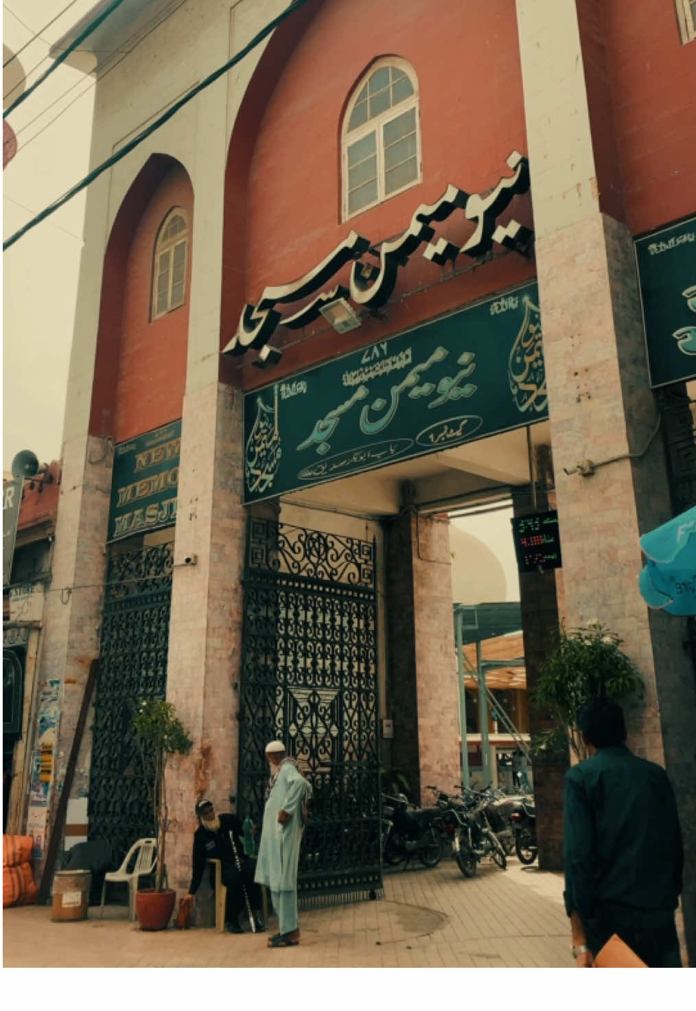 A WELL SPENT DAY AT MEMON MASJID A MOMENT OF STILLNESS IN A RESTLESS CITY #cinematic #karachi #muhammaduzair21 #fypシ゚viral 