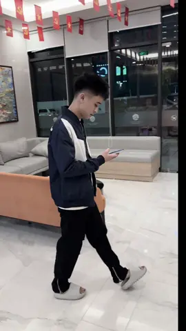 Vừa bù hàng NIKEE cho ae nhé hẹn ae vào live nha 🛒 