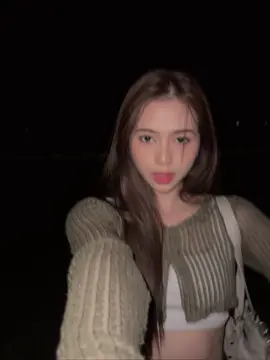 beach at night!! but it’s too dark :<