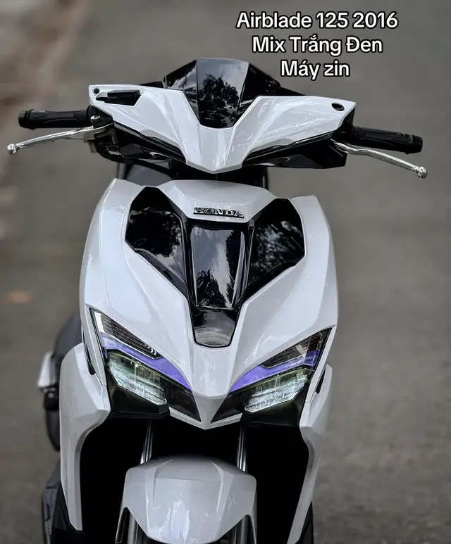 #Airblade 125i 2016 Trắng Đen - Chính chủ 60  - Odo : thấp  - Máy 125i zin đét - Ngoại hình : leng keng  - Bi cầu 2 cái 💴 2x Ace thấy thích mẫu này alo em nhé  #xemaysontrungduy #Ab125 #xuhuongtiktok #xemay 