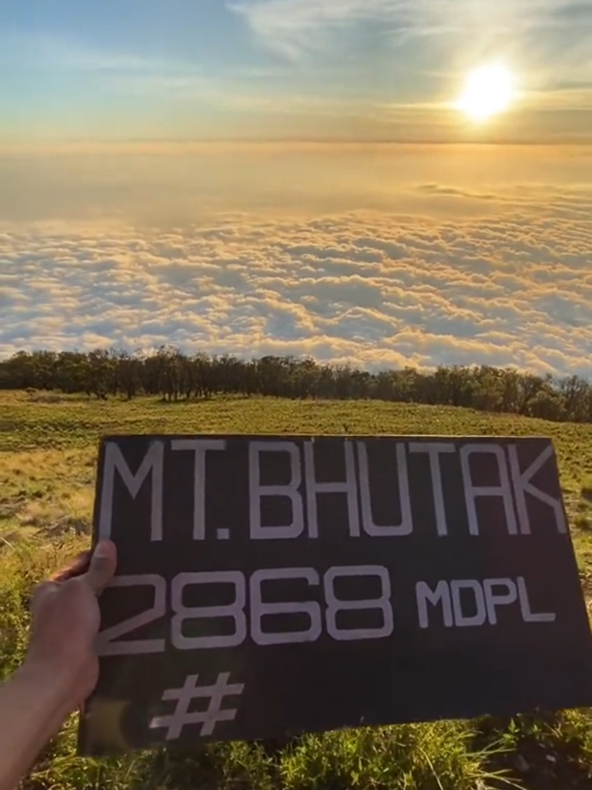 antara menyukai alam atau luka yang terlalu dalam sc tiktok: @pstar7ishere #gunungbuthak #blitar   #mtbuthak2868mdpl #serana 