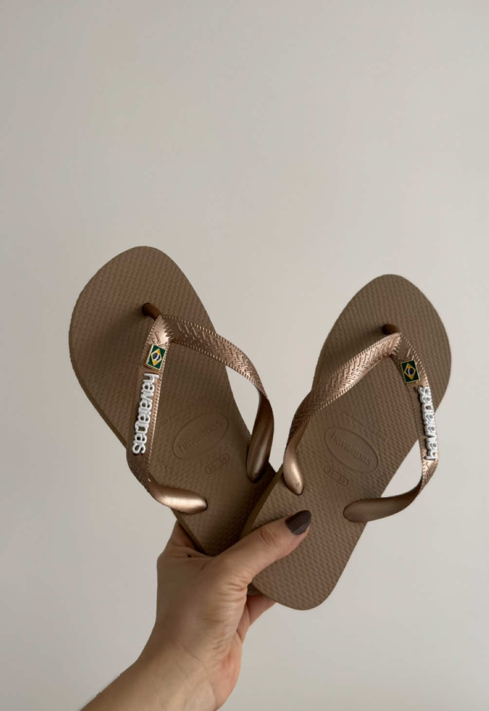 A havaiana mais desejada desse tiktok! 🤎 #havaianas 