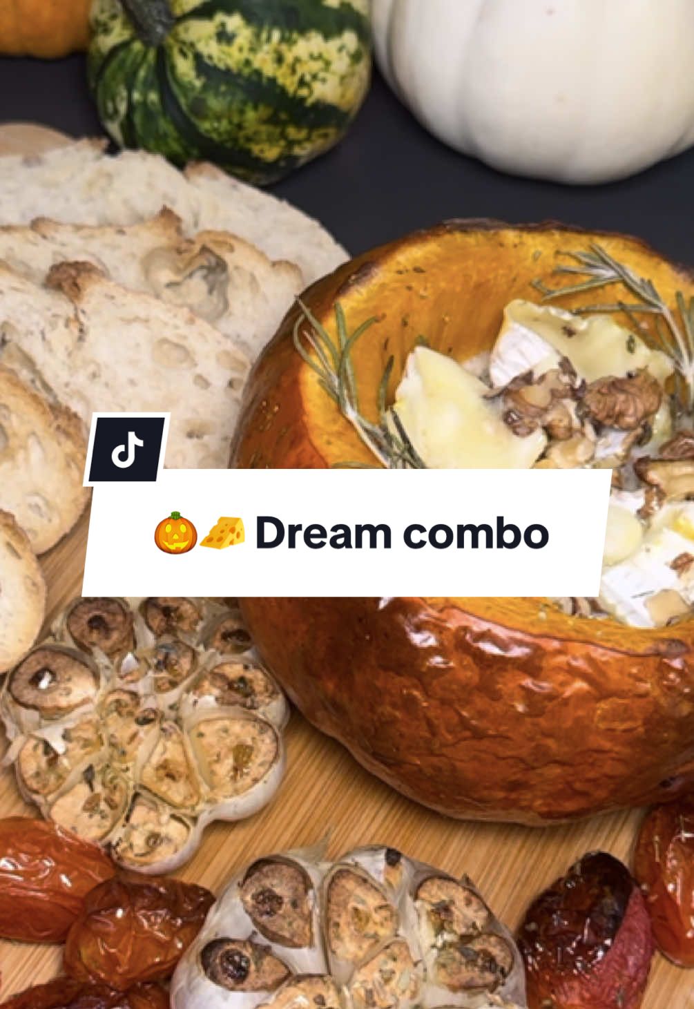 Pumpkin and Camembert – the perfect pair 🧡 Add a touch of garlic and some croutons, and it’s unforgettable! Have you tried this combo at home? #pumpkin #kürbis #camembert #airfryerfrau #deliciousfood 