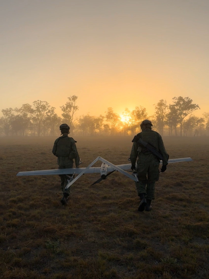 How’s Exercise Wallaby been so far? 🇦🇺 The 4th Singapore Armoured Brigade (4 SAB) is in full stride — mastering multi-domain operations across air, land, and unmanned systems. Through precision drills and live-firing missions, our training has been sharpening our Army’s edge — faster, smarter, and always ready. #ReadyDecisiveRespected #AnythingButRegular #SwiftAndDecisive #TerroronTracks #XWB25 📹+💻 by: CPL Xander Ong (Army News)