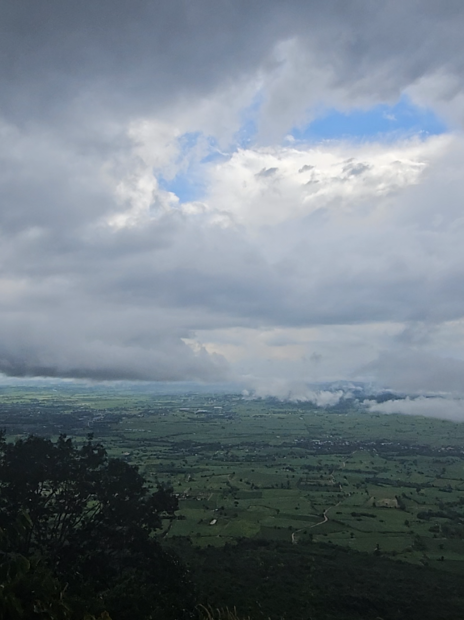 บรรยากาศ ณ เขายายเที่ยง #กางเต้นท์ #k2 #stealth #เขายายเที่ยง  #ทะเลหมอก 