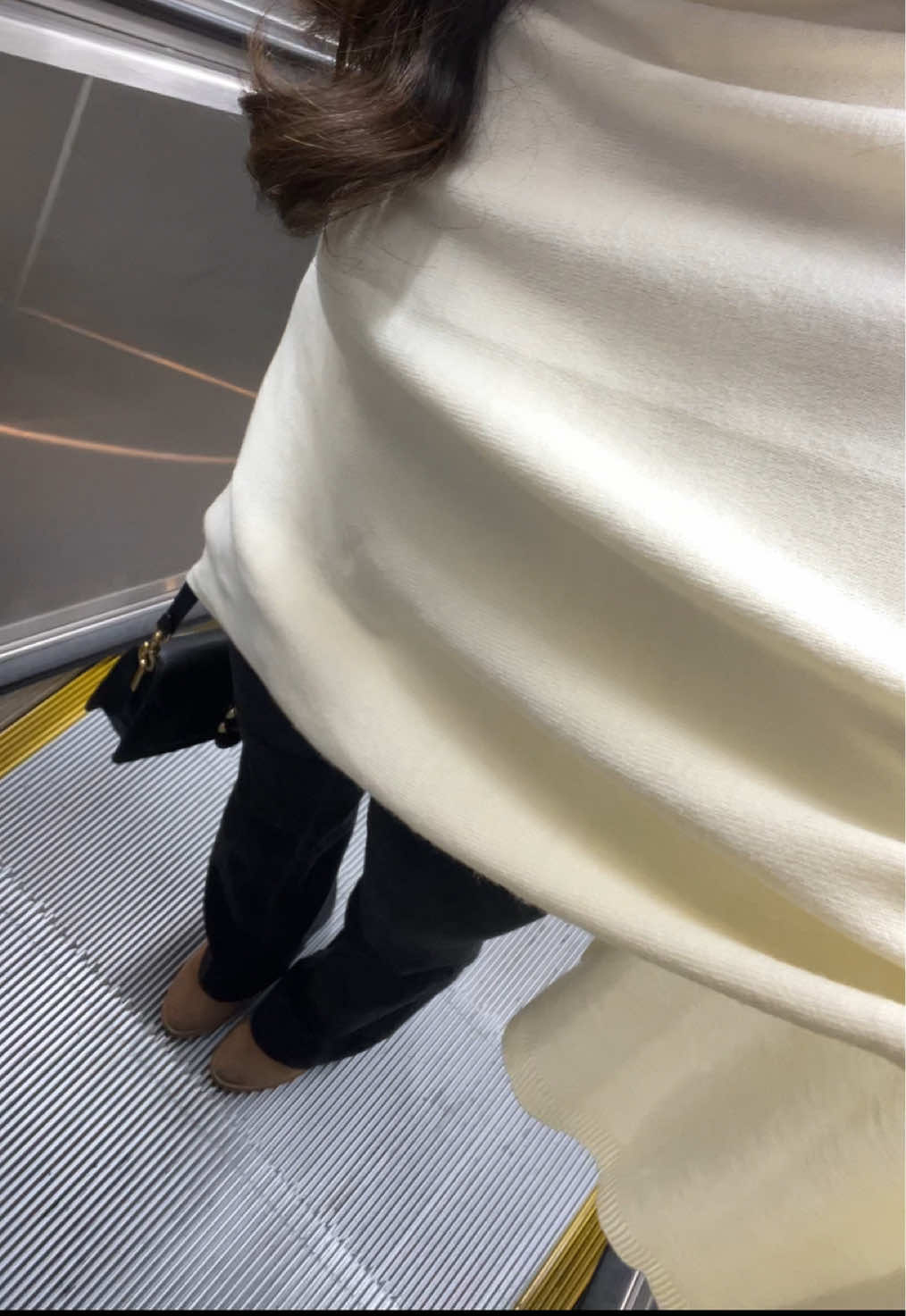 We loveee a good poncho #poncho #fallfashion #fallaesthetic #frontallobedevelopment 