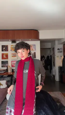 From @laufey last night 🕰️💙💋