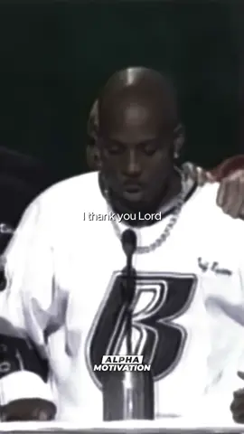 In 1999, DMX stood on one of the biggest stages in music the Billboard Awards and did something almost unheard of in the industry: he prayed. No scripted speech.  No performance.  Just raw, unfiltered gratitude to God. DMX never shied away from his battles, but he never hid his faith either. This moment was a powerful reminder that no matter how far you climb, staying grounded in prayer is what truly elevates you ⚡️