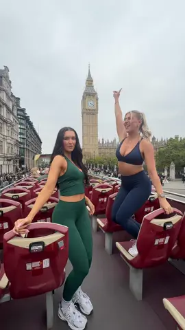 Thrivin hits the streets of London 🕰️  #elevate #thrivingymwear #THRIVIN #newcollection #bbleffect 